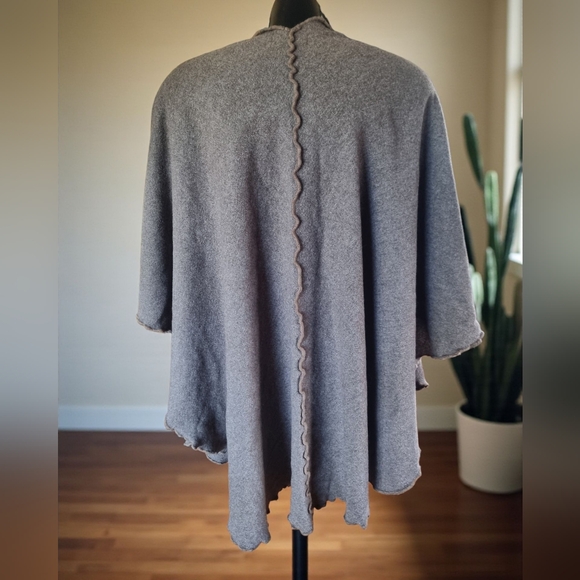 Viola Firenze Ruffled Open Front Lettuce Edge Shawl/Wrap One Size Made In Italy - Picture 3 of 5